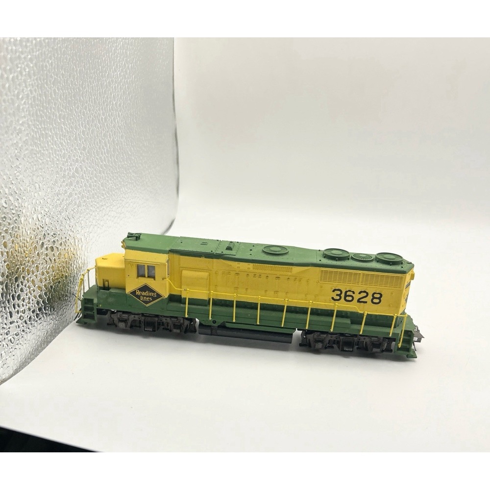 HO Scale Reading Lines 3628 Diesel Locomotive Model Train Untested Parts Repair - Picture 7 of 10